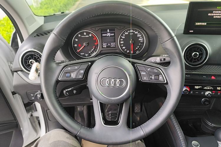 Used Audi Q2L 2021 35 TFSI Fashion Dynamic Model Steering Wheel