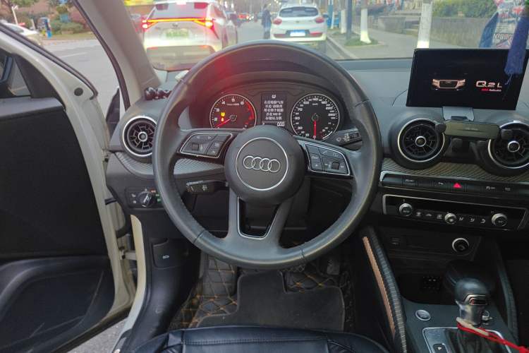 Used Audi Q2L 2021 35 TFSI Progressive Dynamic Edition Steering Wheel