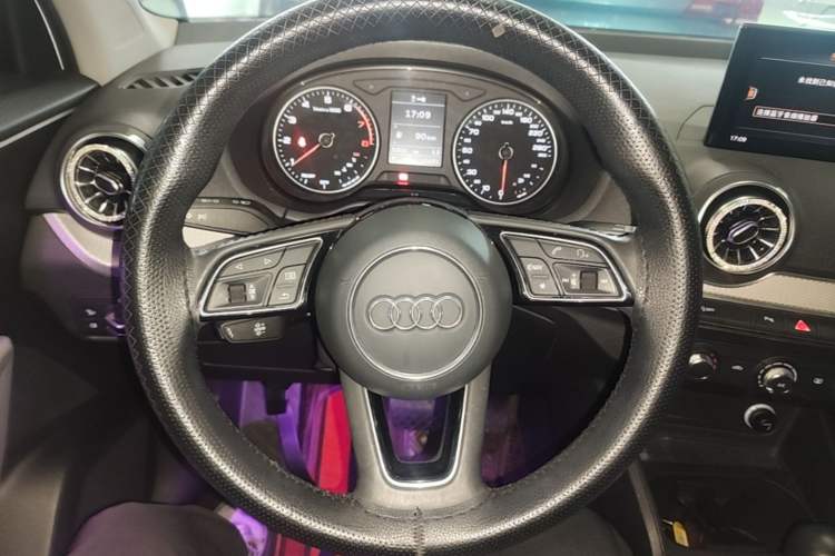 Used Audi Q2L 2021 35 TFSI Progressive Dynamic Edition Steering Wheel