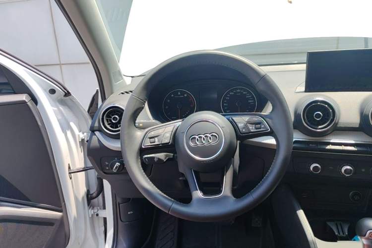 Used Audi Q2L 2021 35 TFSI Progressive Dynamic Edition Steering Wheel