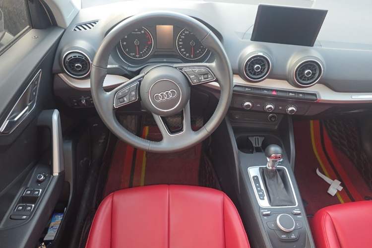 Used Audi Q2L 2021 35 TFSI Progressive Dynamic Edition Steering Wheel