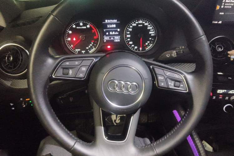 Used Audi Q2L 2021 35 TFSI Fashionable and Elegant Model Steering Wheel