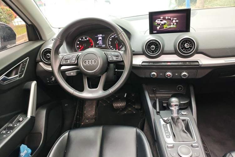 Used Audi Q2L 2021 35 TFSI Progressive Dynamic Edition Steering Wheel