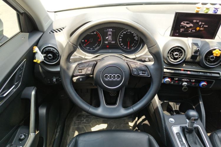 Used Audi Q2L 2021 35 TFSI Fashionable and Elegant Model Steering Wheel