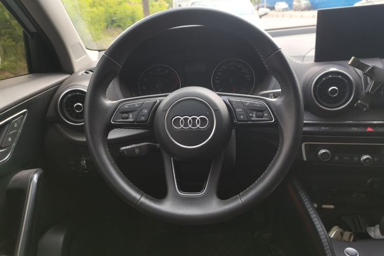Used Audi Q2L 2021 35 TFSI Fashionable and Elegant Model Steering Wheel