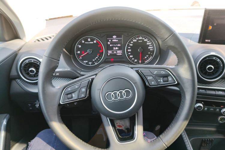 Used Audi Q2L 2021 35 TFSI Fashionable and Elegant Model Steering Wheel