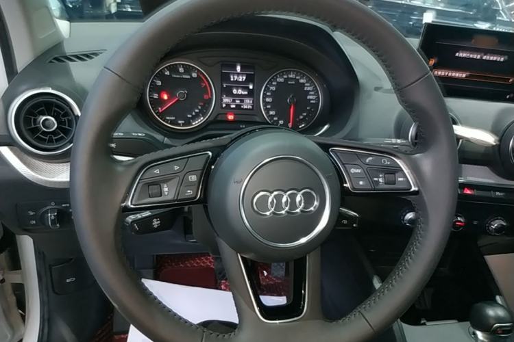 Used Audi Q2L 2021 35 TFSI Progressive Dynamic Edition Steering Wheel