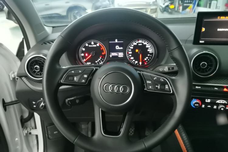 Used Audi Q2L 2021 35 TFSI Fashionable and Elegant Model Steering Wheel