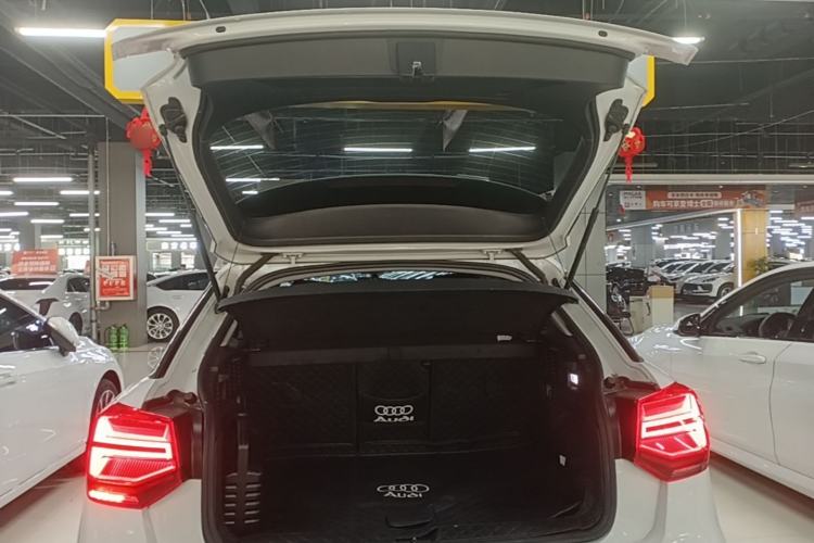 Used Audi Q2L 2021 35 TFSI Fashionable and Elegant Model Trunk
