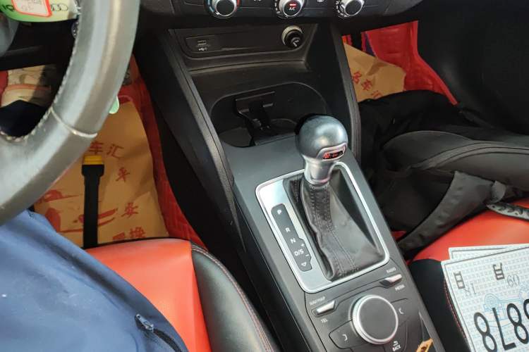 Used Audi Q2L 2021 35 TFSI Progressive Dynamic Edition Gear Lever