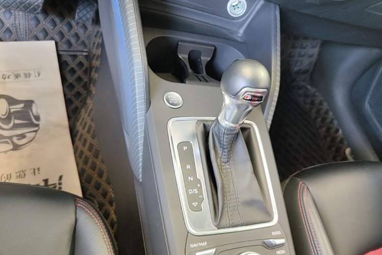 Used Audi Q2L 2021 35 TFSI Fashion Dynamic Model Gear Lever