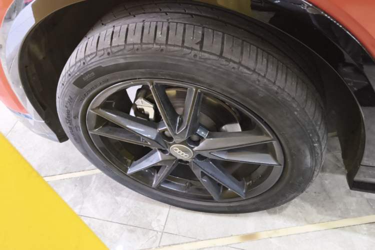 Used Audi Q2L 2021 35 TFSI Progressive Dynamic Edition Left Front Wheel Hub