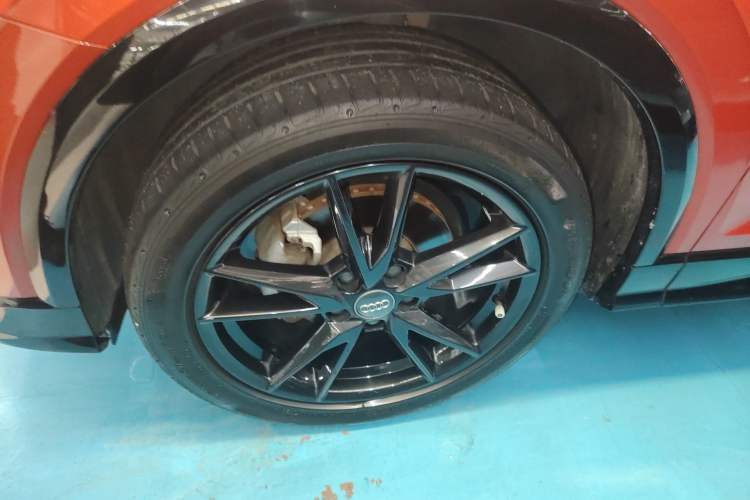 Used Audi Q2L 2021 35 TFSI Progressive Dynamic Edition Left Front Wheel Hub
