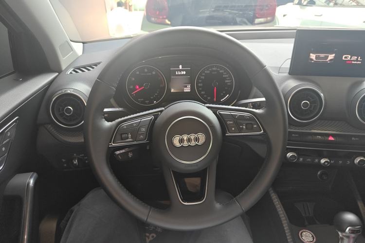 Used Audi Q2L 2021 35 TFSI Fashionable and Elegant Model Steering Wheel