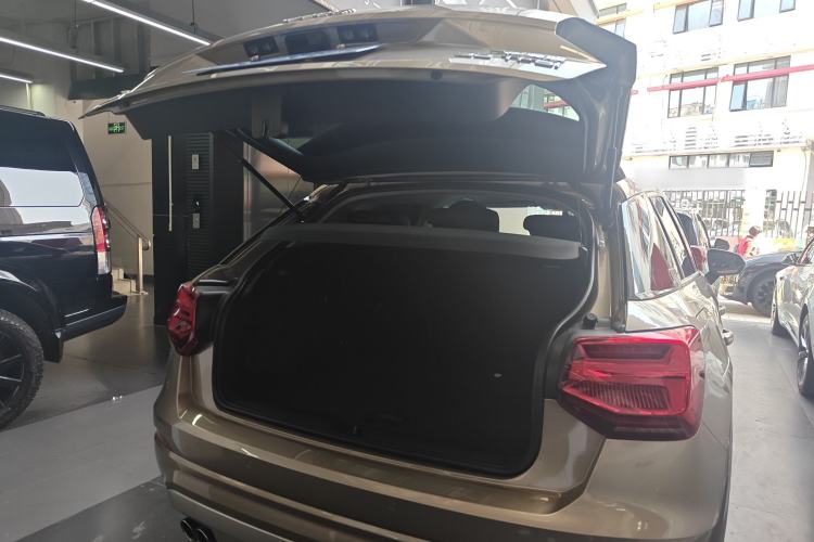 Used Audi Q2L 2021 35 TFSI Fashionable and Elegant Model Trunk