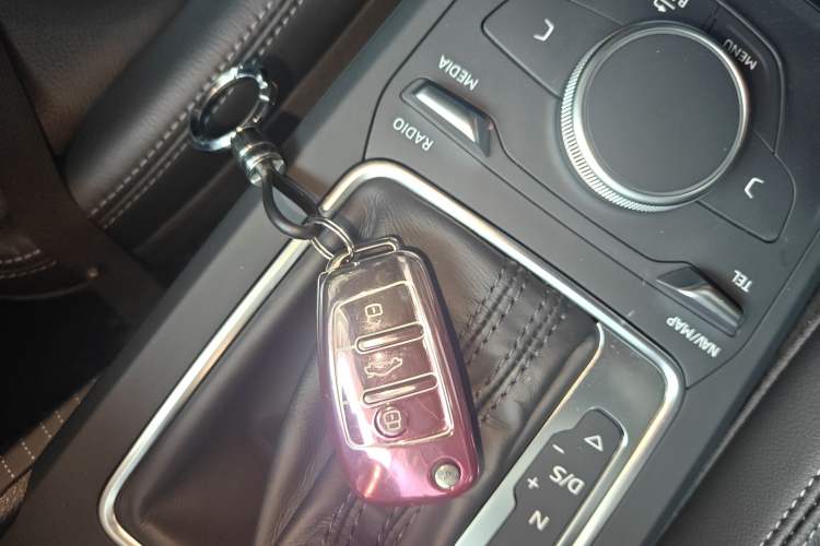 Used Audi Q2L 2021 35 TFSI Fashionable and Elegant Model Vehicle Key