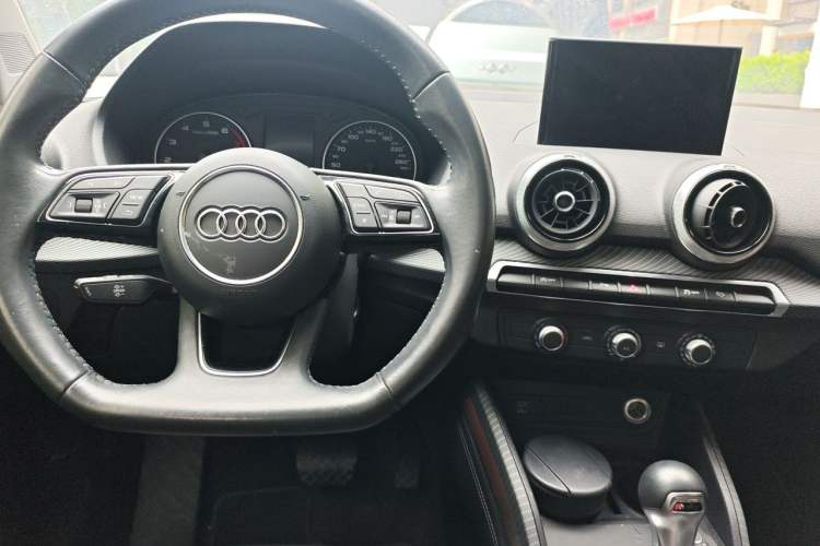 Used Audi Q2L 2022 35 TFSI Progressive Dynamic Edition Center Console