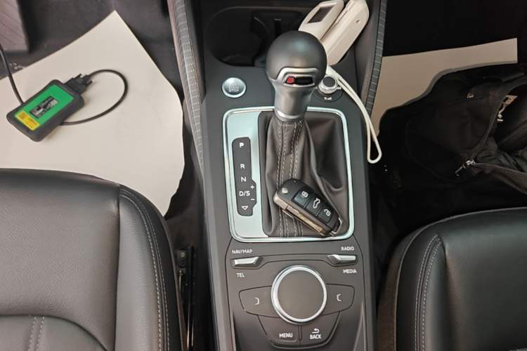 Used Audi Q2L 2022 35 TFSI Fashion Dynamic Model Gear Lever