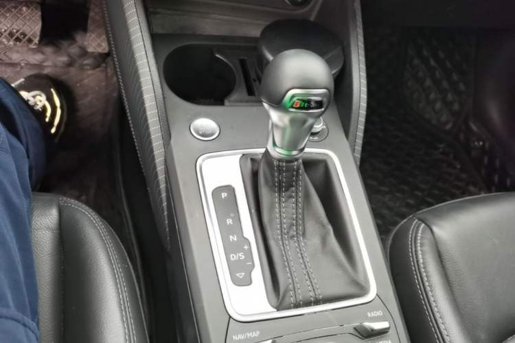 Used Audi Q2L 2022 35 TFSI Fashion Dynamic Model Gear Lever