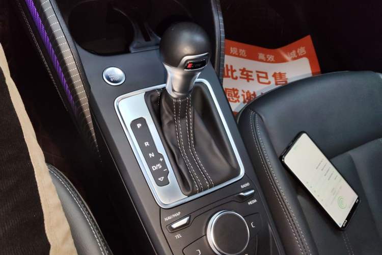 Used Audi Q2L 2022 35 TFSI Fashionable and Elegant Model Gear Lever