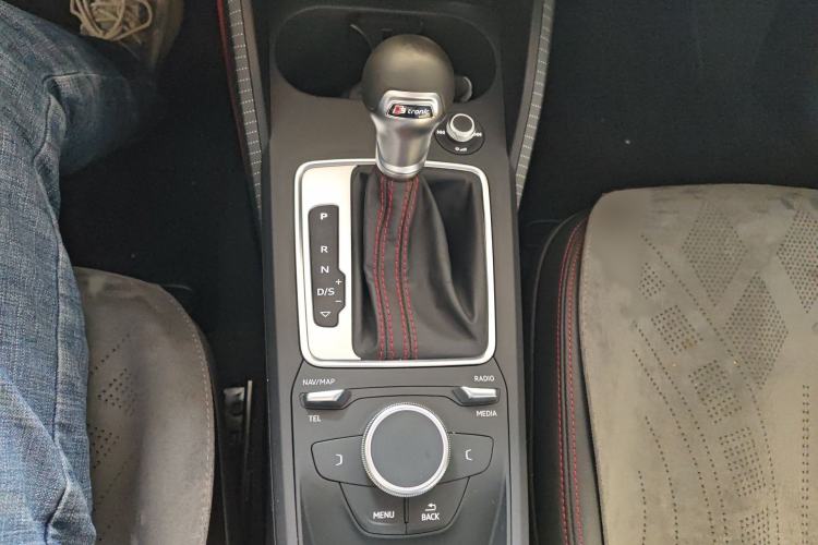 Used Audi Q2L 2022 35 TFSI Progressive Dynamic Edition Gear Lever