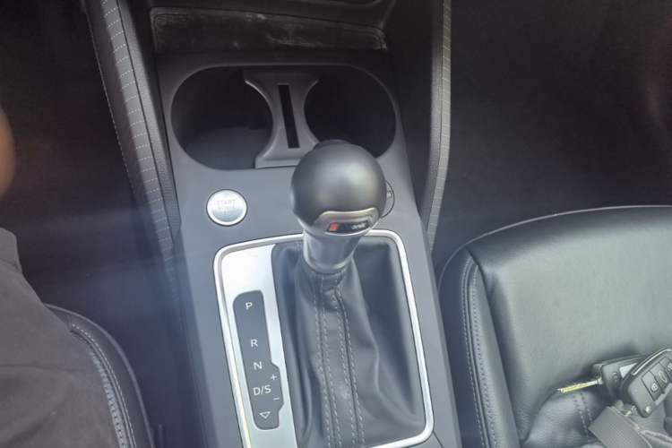 Used Audi Q2L 2022 35 TFSI Fashion Dynamic Model Gear Lever
