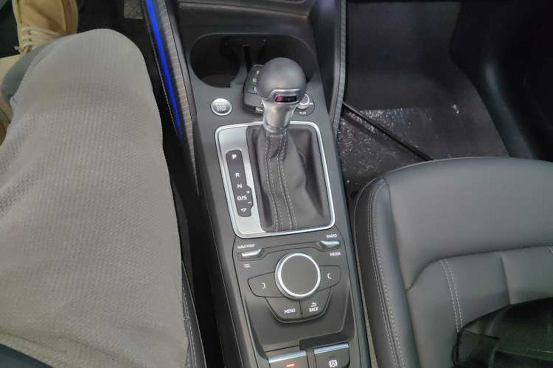 Used Audi Q2L 2022 35 TFSI Fashionable and Elegant Model Gear Lever