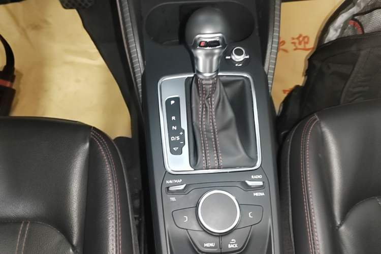 Used Audi Q2L 2022 35 TFSI Progressive Dynamic Edition Gear Lever