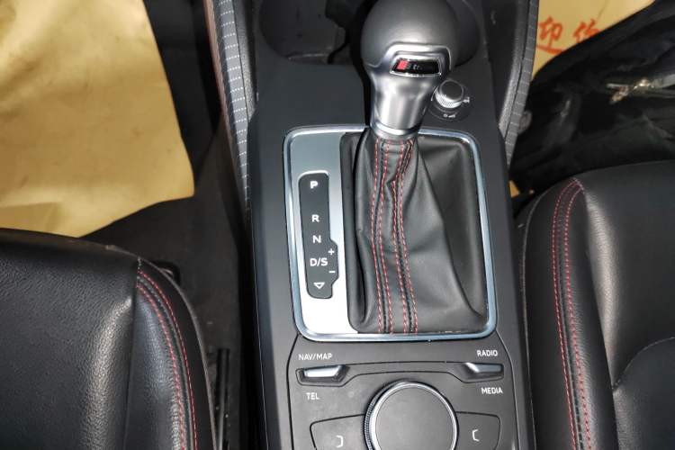 Used Audi Q2L 2022 35 TFSI Progressive Dynamic Edition Gear Lever