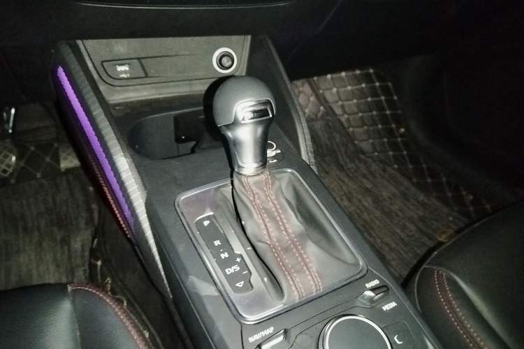 Used Audi Q2L 2022 35 TFSI Progressive Dynamic Edition Gear Lever
