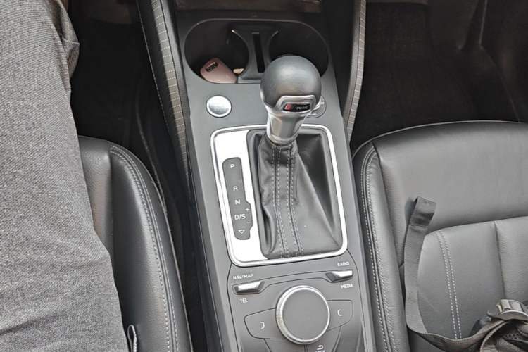 Used Audi Q2L 2022 35 TFSI Fashion Dynamic Model Gear Lever
