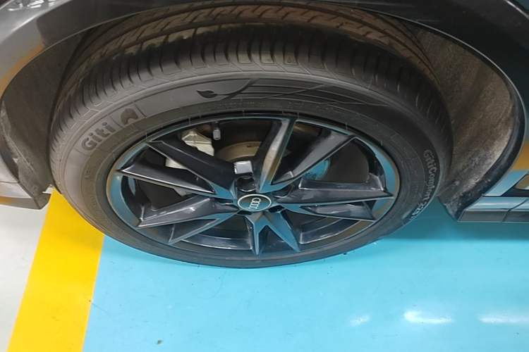 Used Audi Q2L 2022 35 TFSI Progressive Dynamic Edition Left Front Wheel Hub