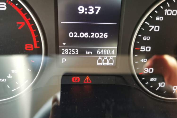 Used Audi Q2L 2022 35 TFSI Fashion Dynamic Model Odometer Close Up