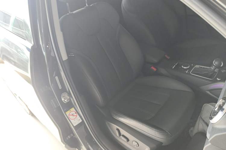 Used Audi Q2L 2022 35 TFSI Fashionable and Elegant Model Right Front Seat