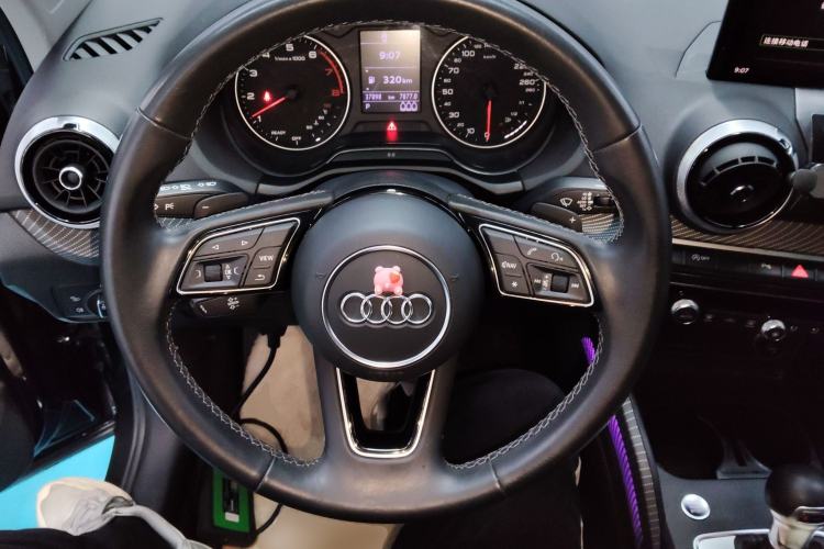 Used Audi Q2L 2022 35 TFSI Fashionable and Elegant Model Steering Wheel