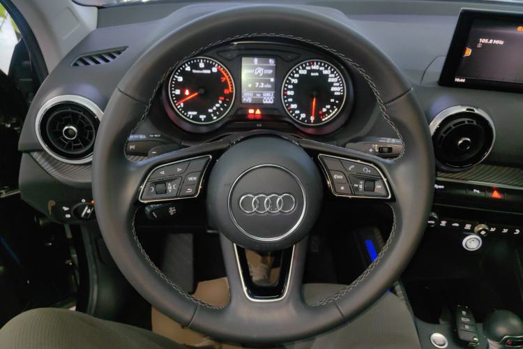 Used Audi Q2L 2022 35 TFSI Fashionable and Elegant Model Steering Wheel