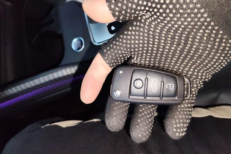 Used Audi Q2L 2022 35 TFSI Fashionable and Elegant Model Vehicle Key