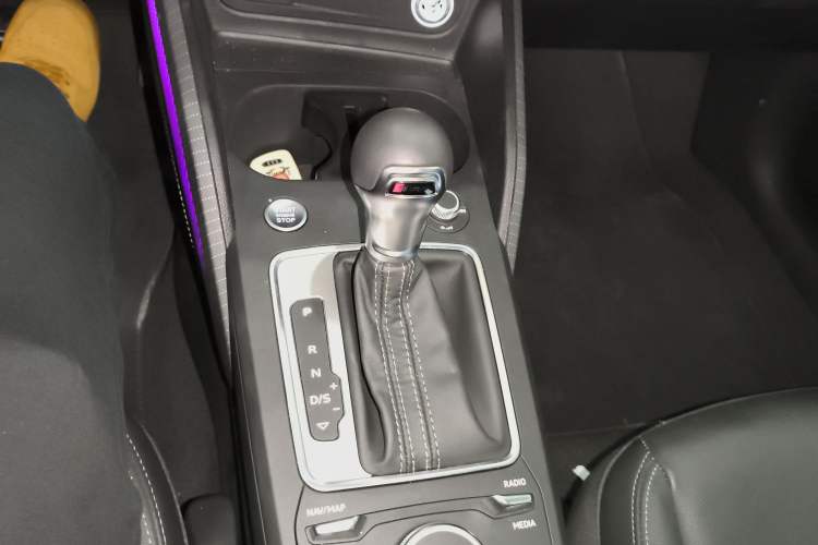 Used Audi Q2L 2022 35 TFSI Fashion Dynamic Model Gear Lever