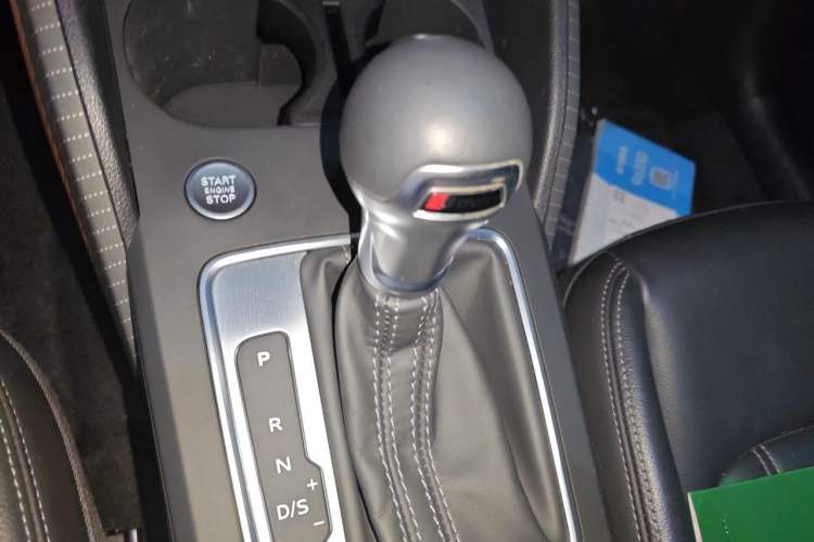 Used Audi Q2L 2022 35 TFSI Fashion Dynamic Model Gear Lever