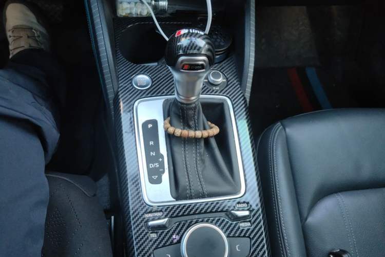 Used Audi Q2L 2022 35 TFSI Fashionable and Elegant Model Gear Lever