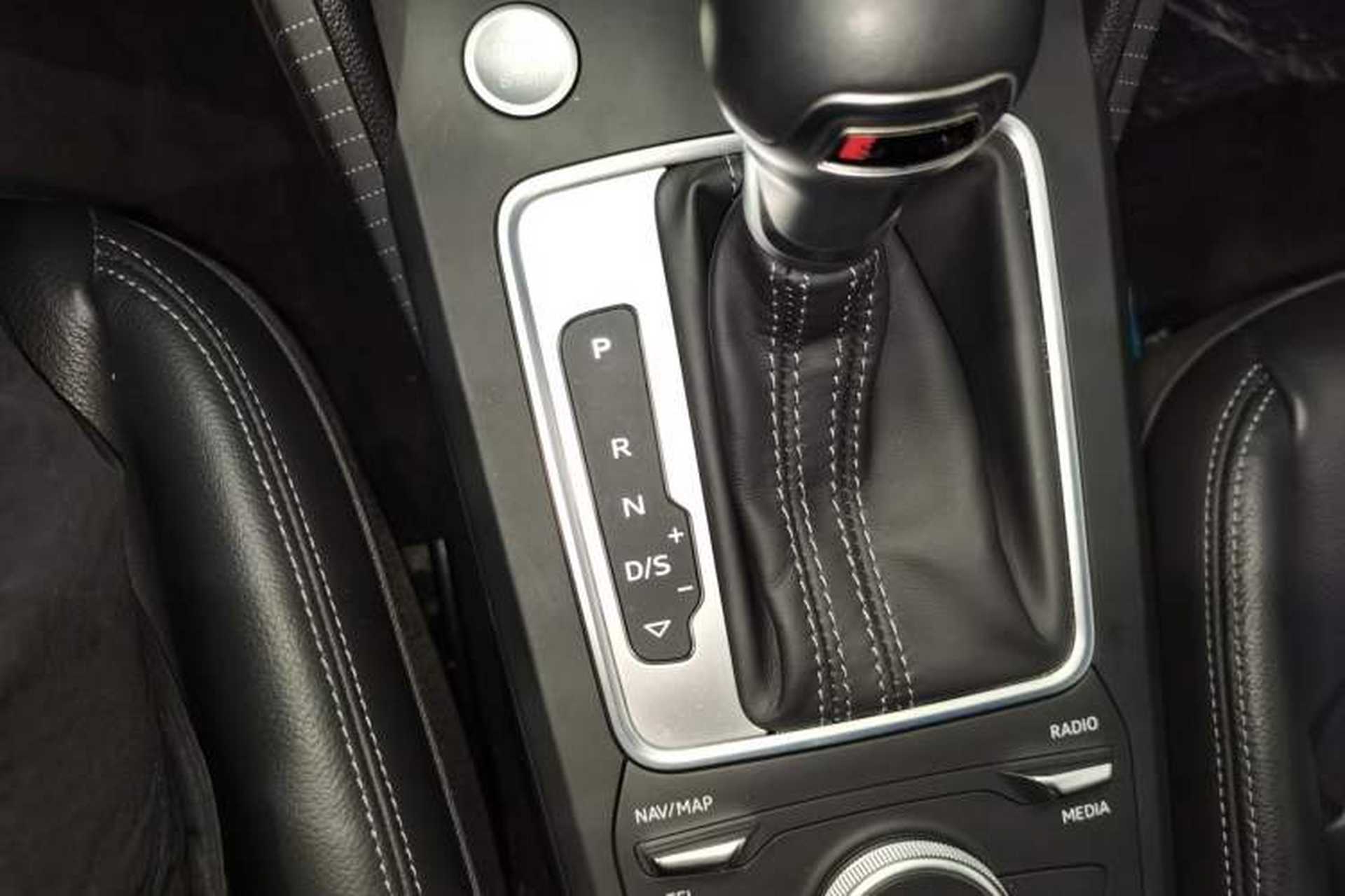 Used Audi Q2L 2022 35 TFSI Fashion Dynamic Model Gear Lever