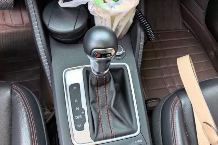 Used Audi Q2L 2022 35 TFSI Progressive Dynamic Edition Gear Lever