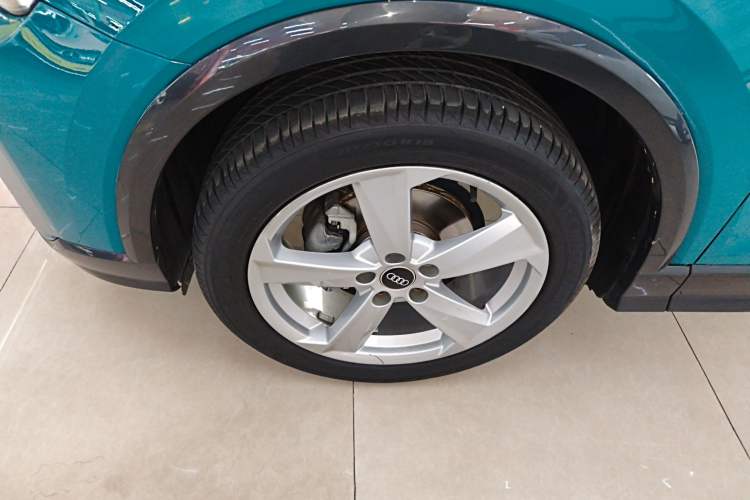 Used Audi Q2L 2022 35 TFSI Advanced Style Edition Left Front Wheel Hub