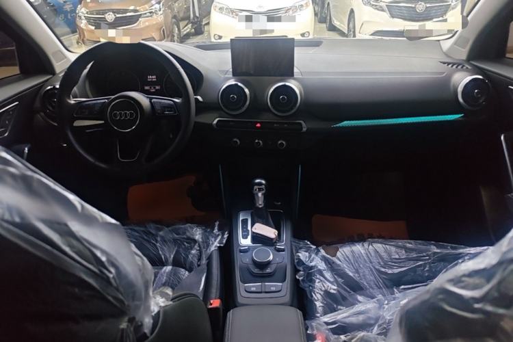 Used Audi Q2L 2022 35 TFSI Advanced Style Edition Center Console