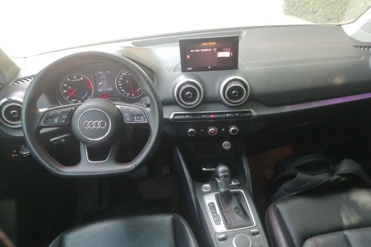 Used Audi Q2L 2022 35 TFSI Progressive Dynamic Edition Center Console