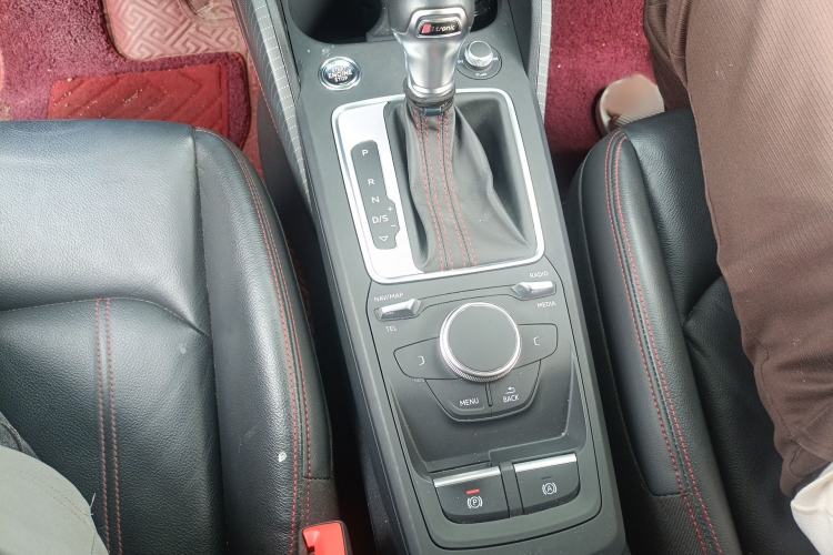 Used Audi Q2L 2022 35 TFSI Progressive Dynamic Edition Gear Lever