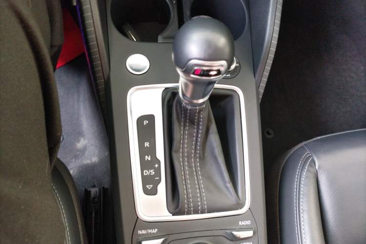 Used Audi Q2L 2022 35 TFSI Fashion Dynamic Model Gear Lever