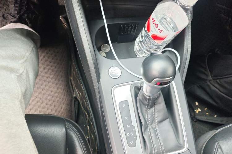 Used Audi Q2L 2022 35 TFSI Fashion Dynamic Model Gear Lever