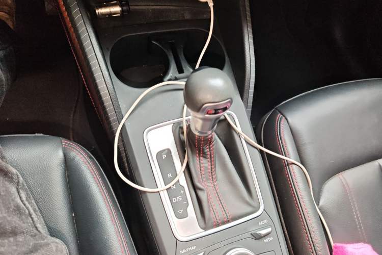 Used Audi Q2L 2022 35 TFSI Progressive Dynamic Edition Gear Lever