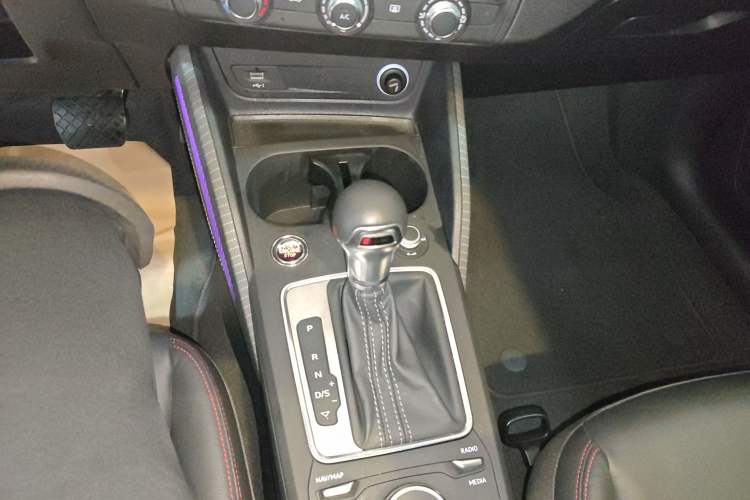 Used Audi Q2L 2022 35 TFSI Progressive Dynamic Edition Gear Lever